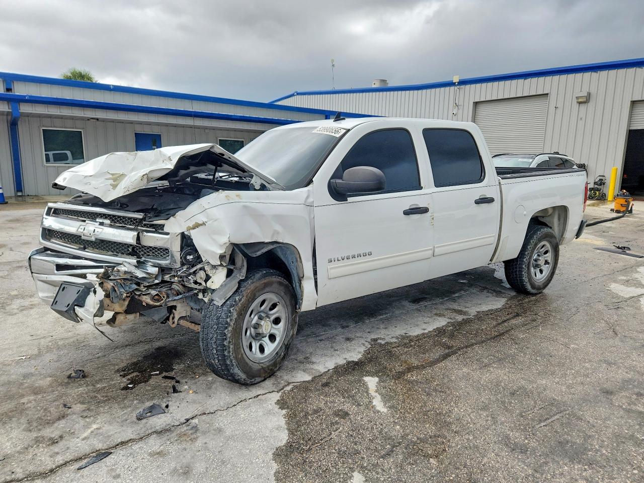 Salvage Chevrolet Silverado Image