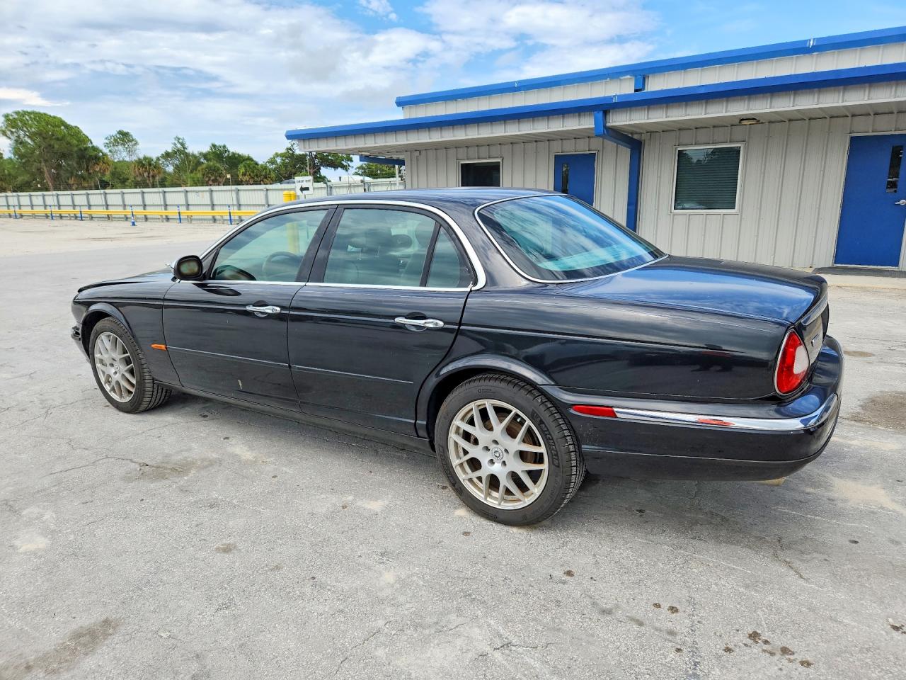 Jaguar XJ