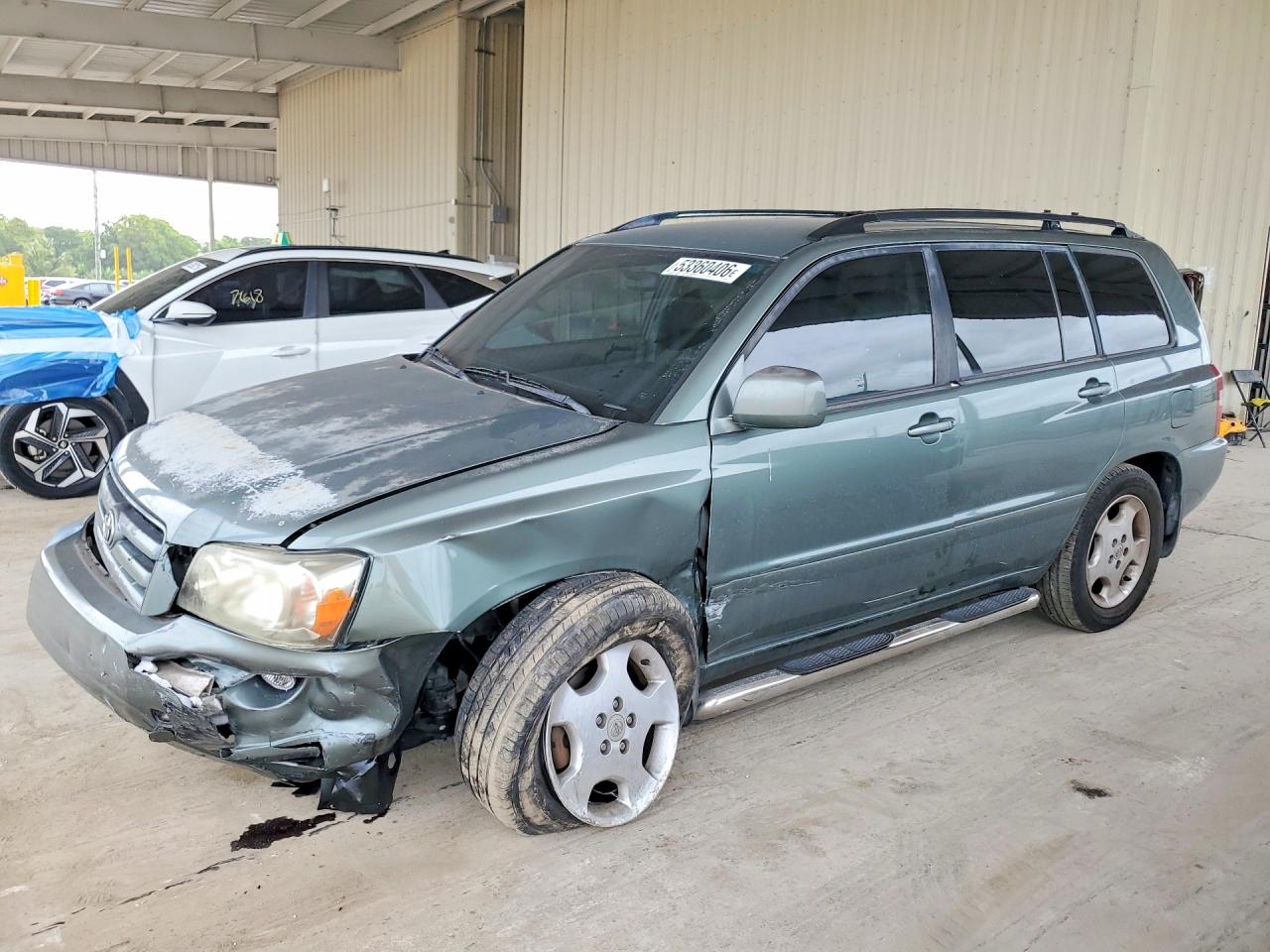 Salvage Toyota Highlander Image