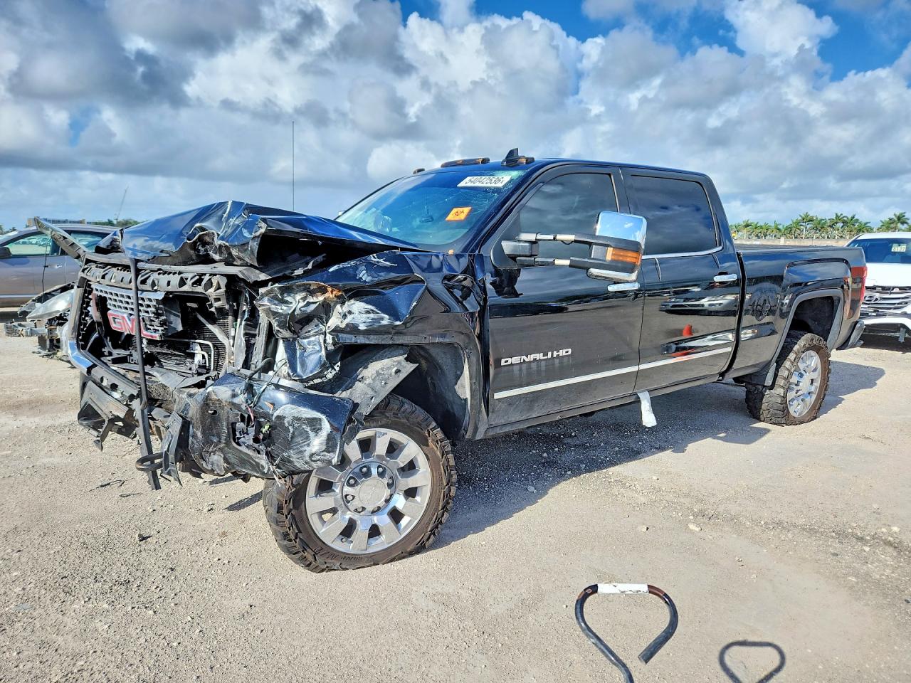 Salvage GMC Sierra Image