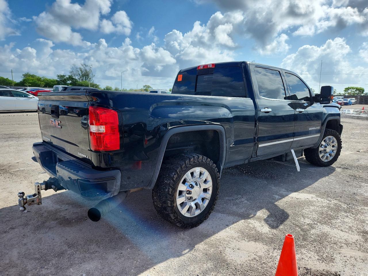 GMC Sierra K2500 Denali