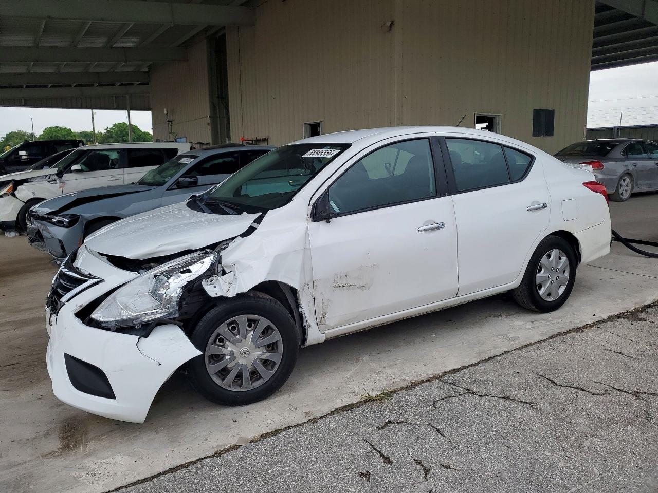 Salvage Nissan Versa Image