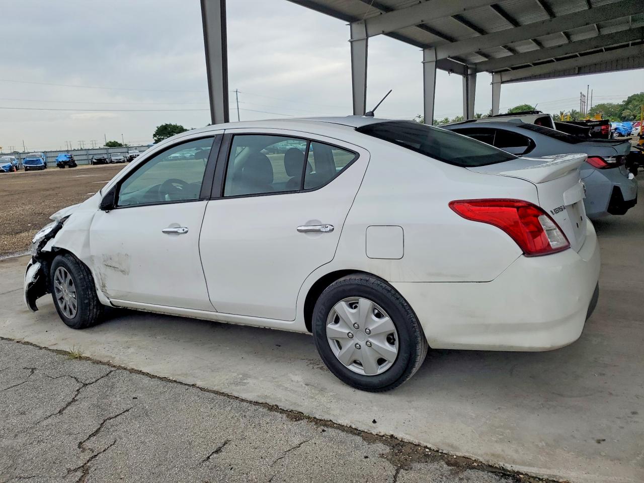 Nissan Versa Sv