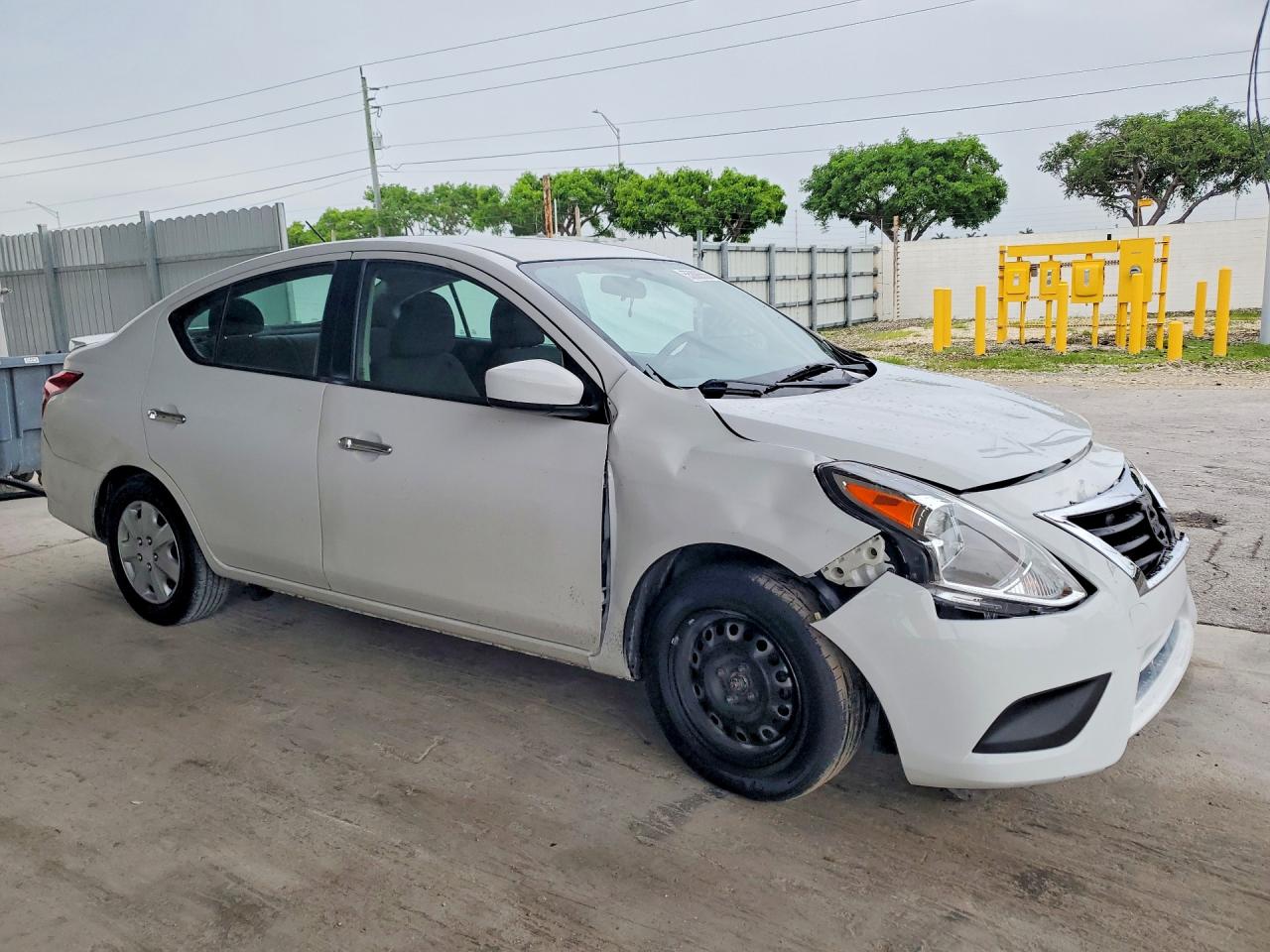 Nissan Versa Sv