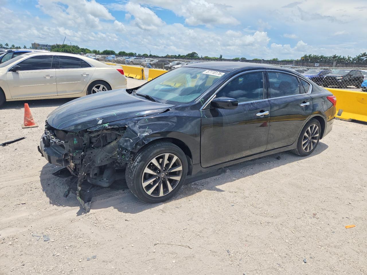 Salvage Nissan Altima Image