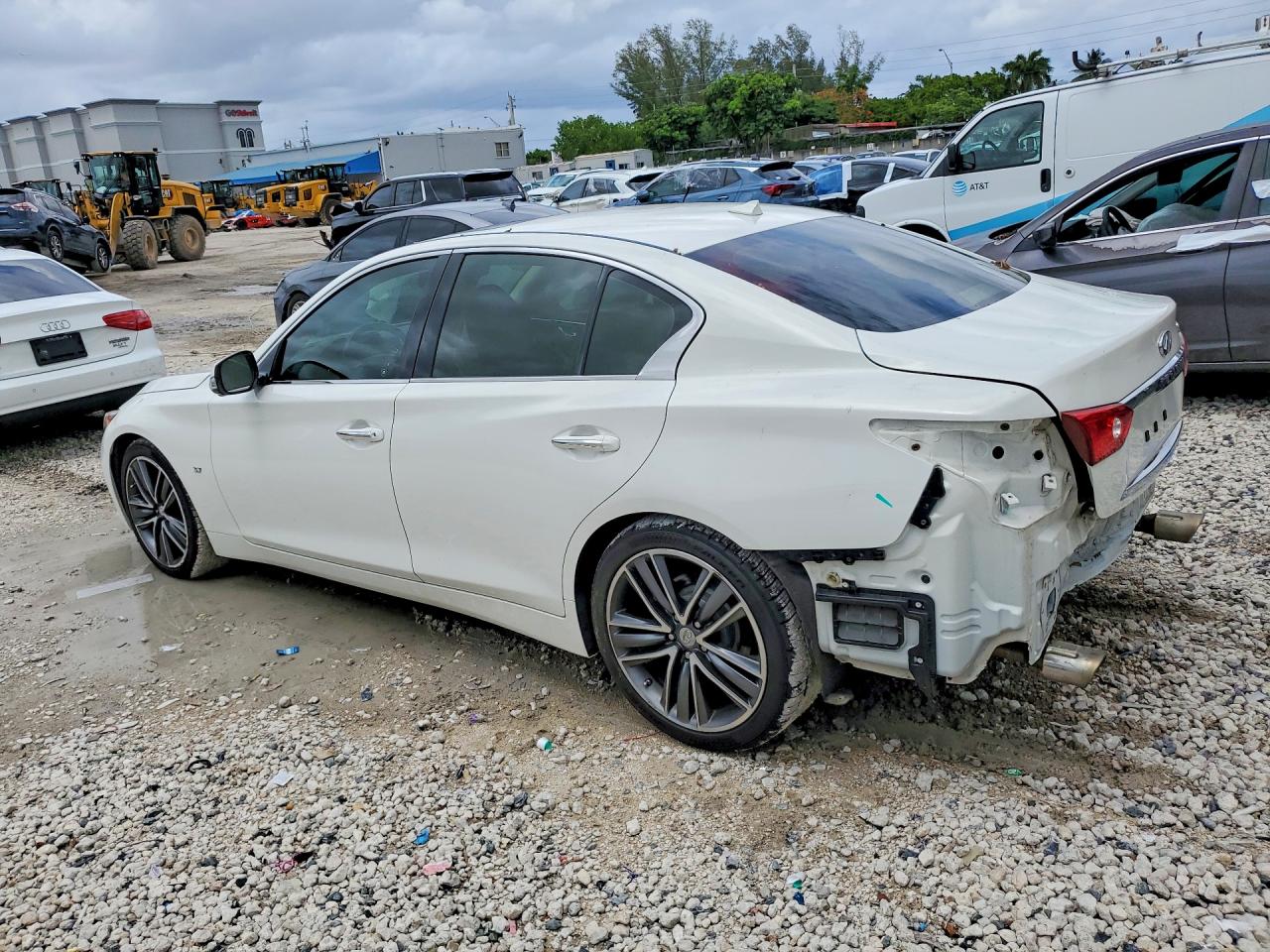 INFINITI Q50 Premium