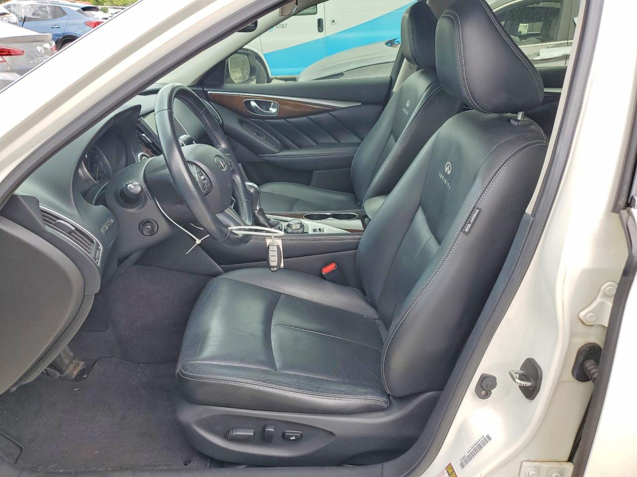 INFINITI Q50 Premium