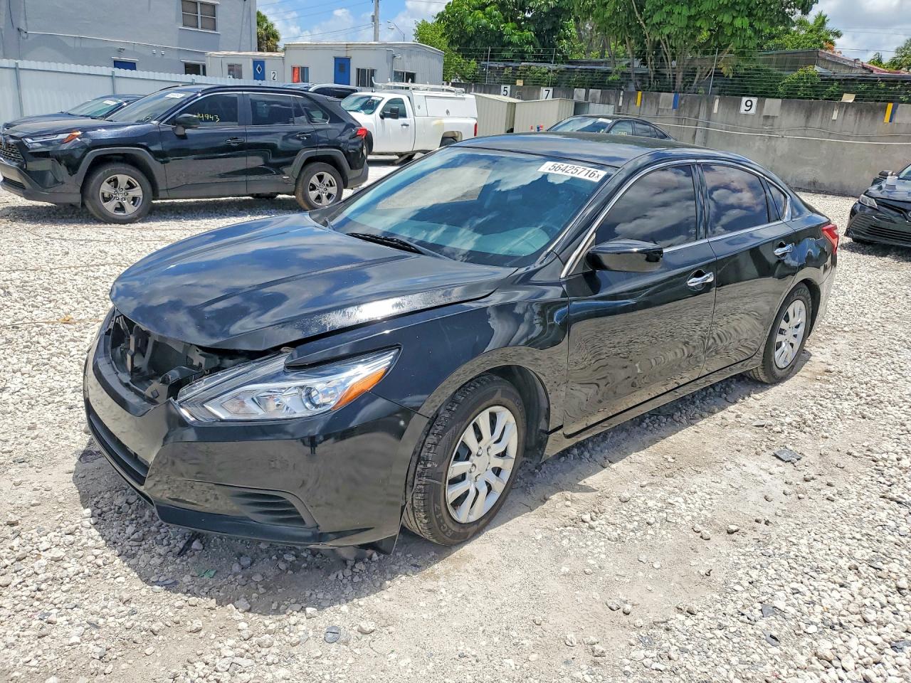 Salvage Nissan Altima Image