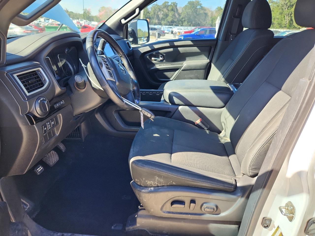 Nissan Titan Sv