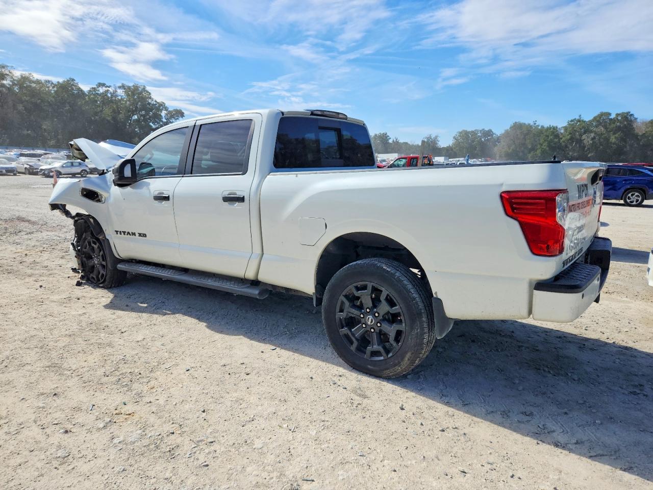 Nissan Titan Sv