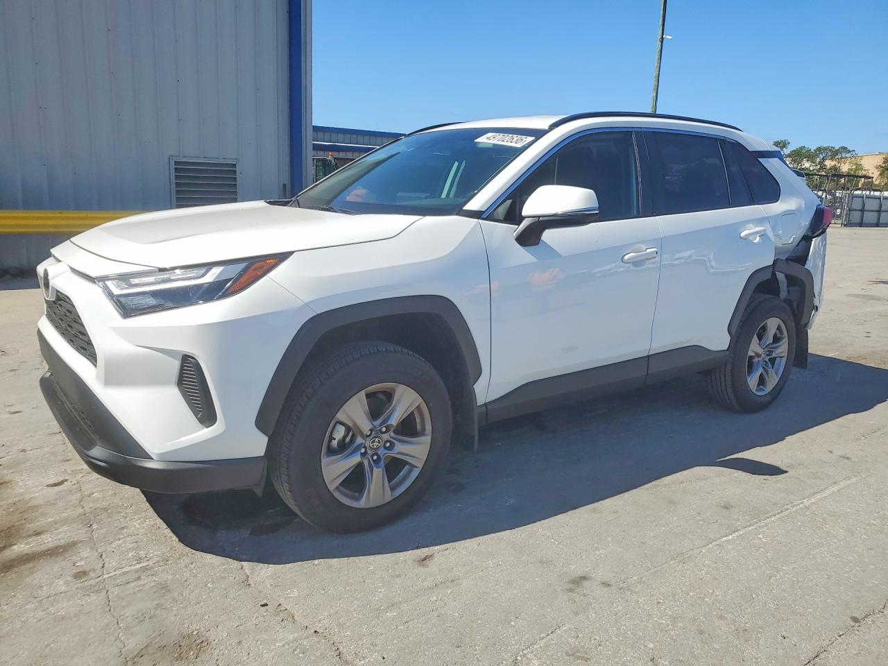 Salvage Toyota RAV4 Image