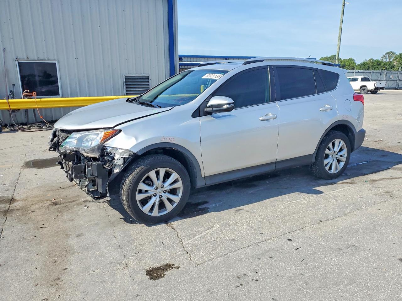 Salvage Toyota RAV4 Image