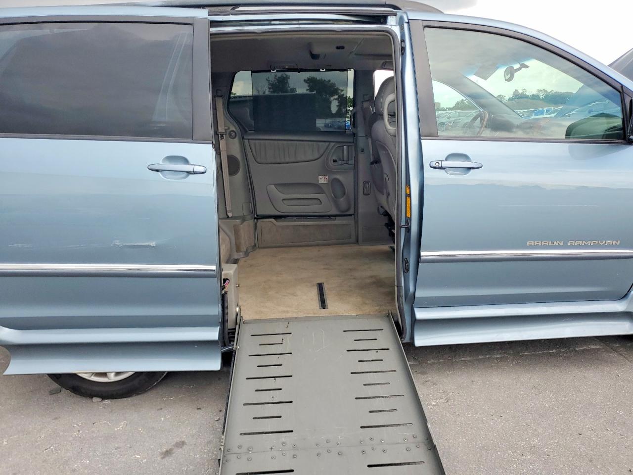 Toyota Sienna Xle 7 Passenger