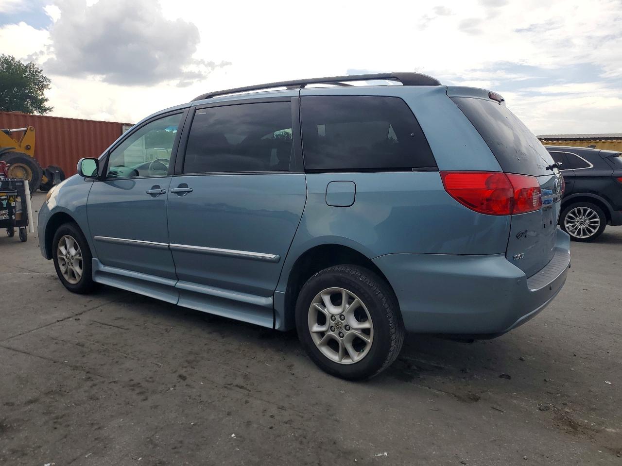 Toyota Sienna Xle 7 Passenger