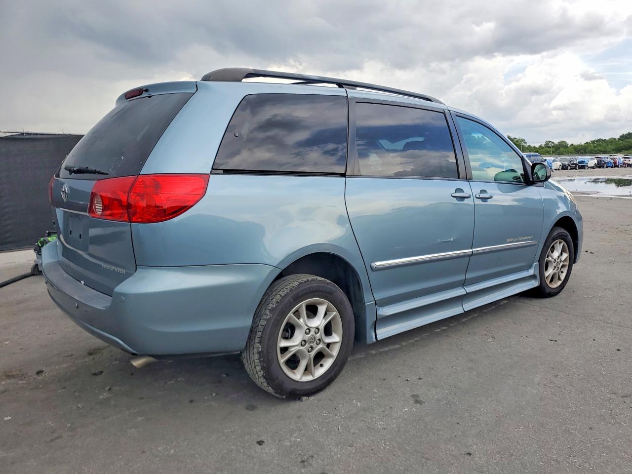Toyota Sienna Xle 7 Passenger