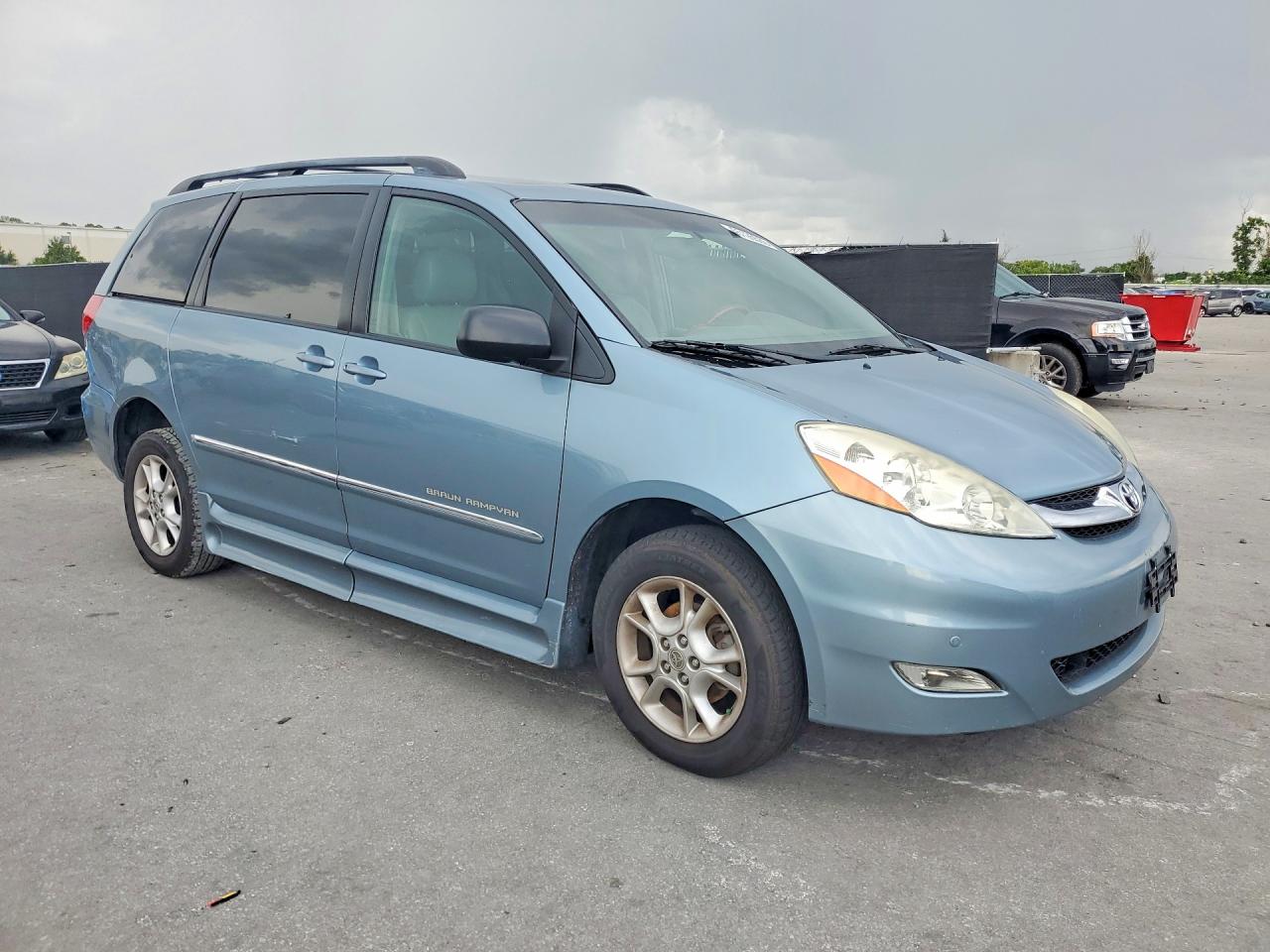 Toyota Sienna Xle 7 Passenger