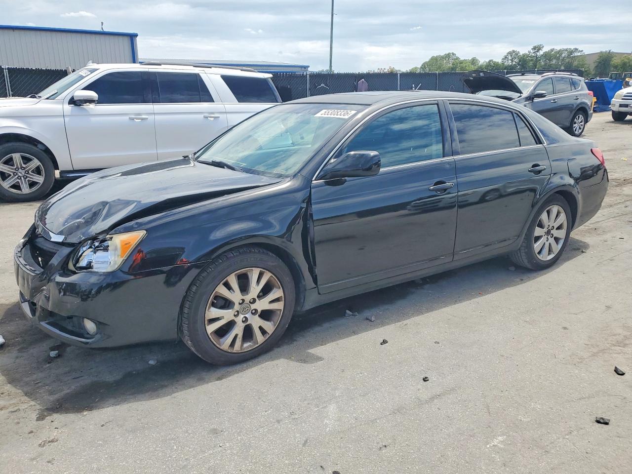 Salvage Toyota Avalon Image