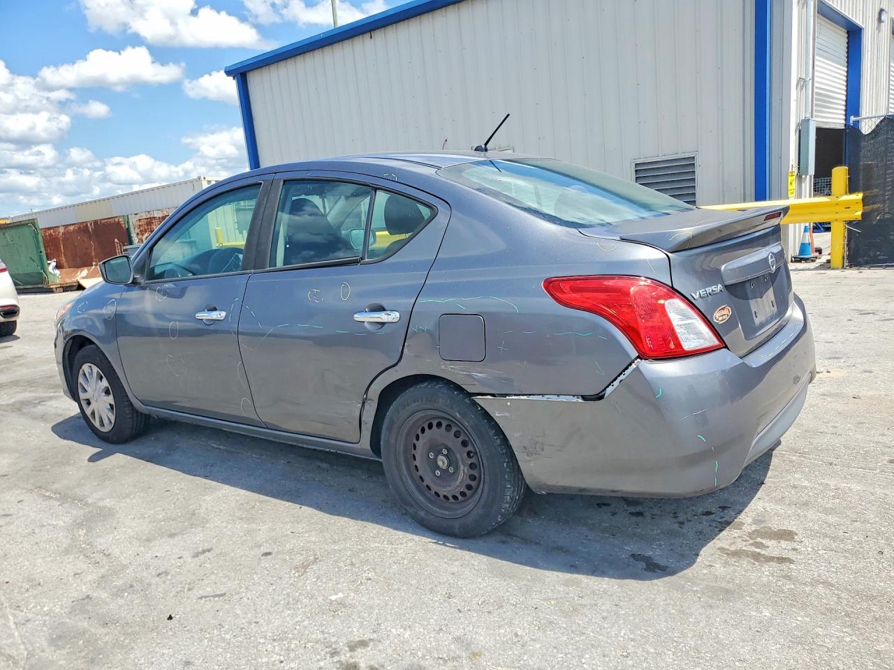 Nissan Versa Sv