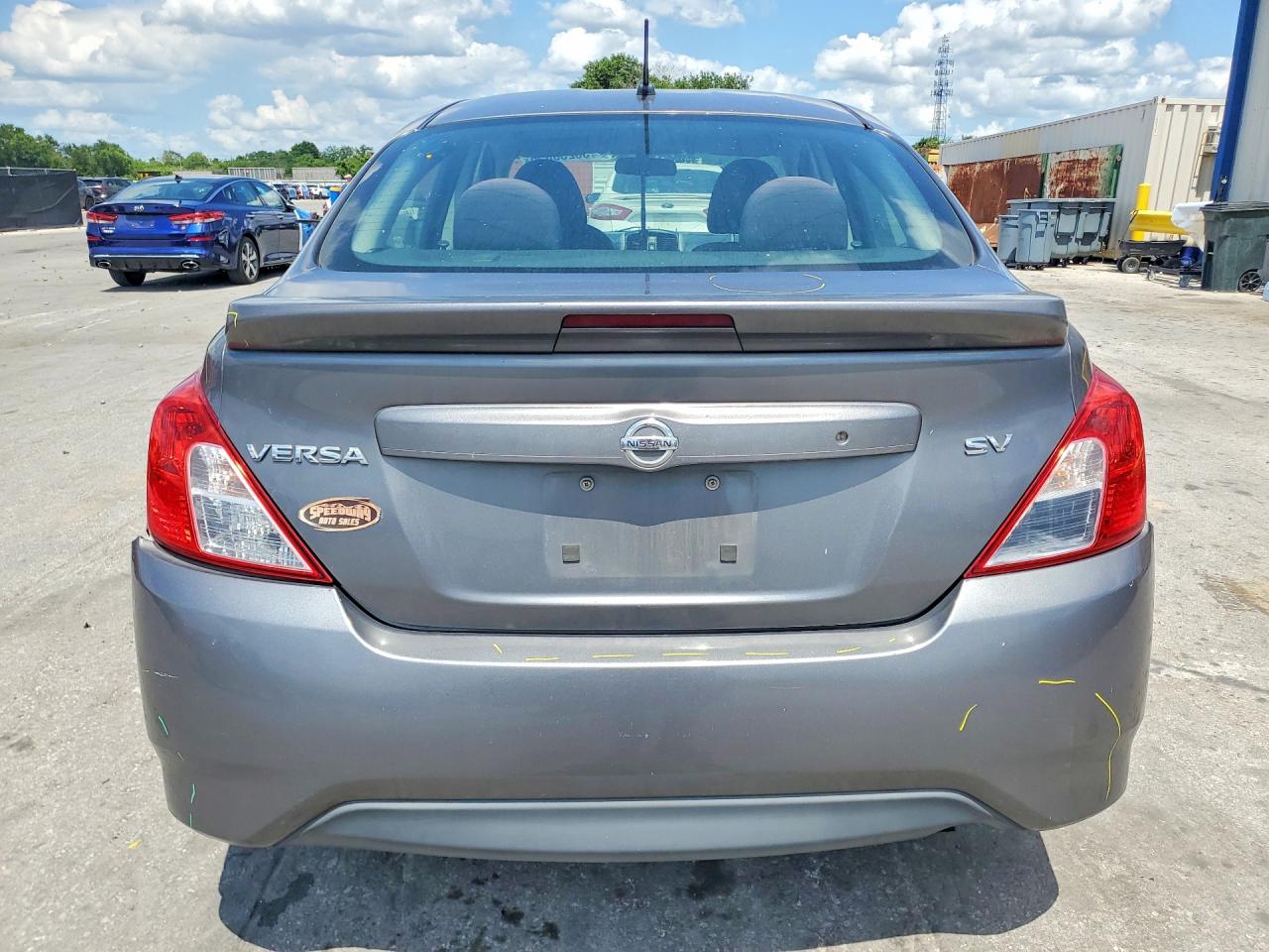Nissan Versa Sv