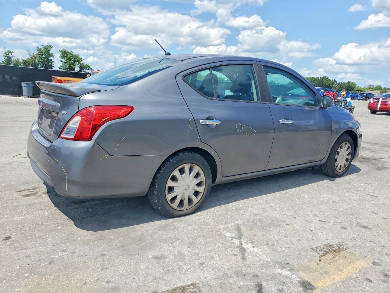 Nissan Versa Sv