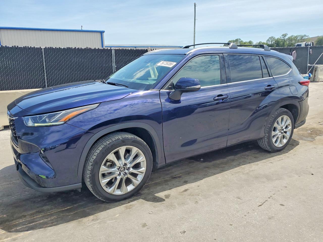 Salvage Toyota Highlander Image