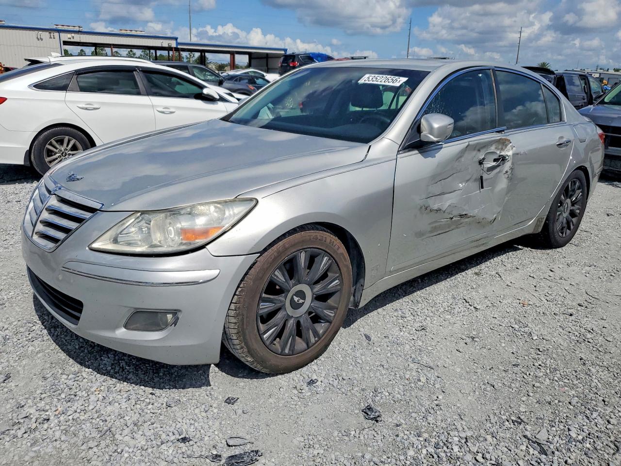 Salvage Hyundai Genesis Image