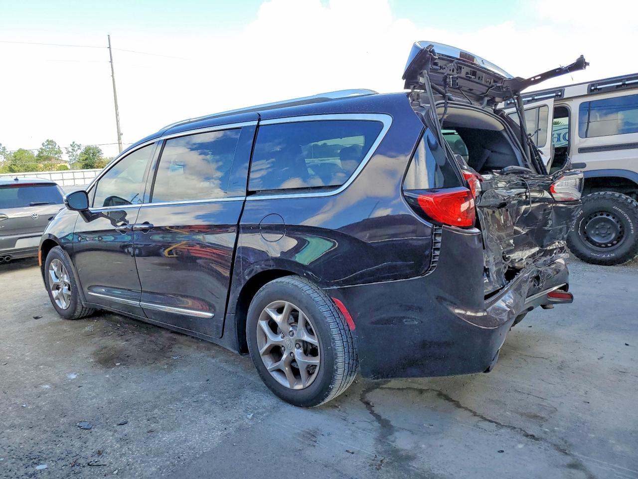 Chrysler Pacifica Limited