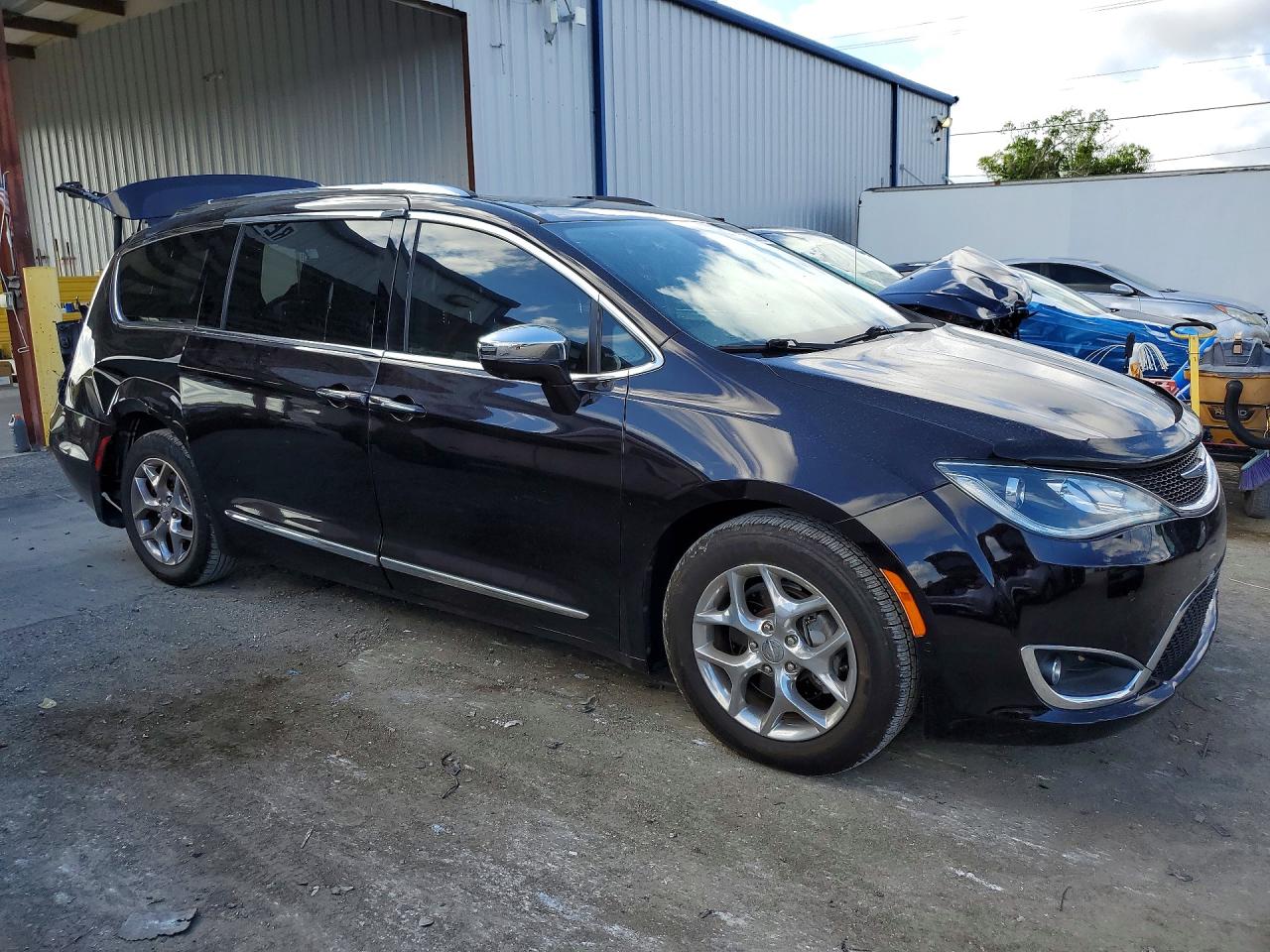 Chrysler Pacifica Limited