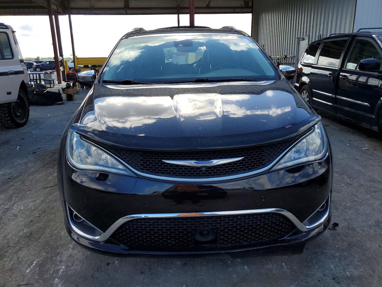 Chrysler Pacifica Limited