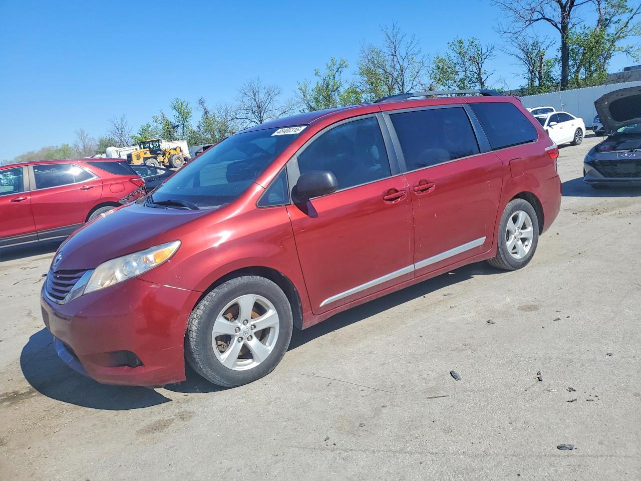 Salvage Toyota Sienna Image
