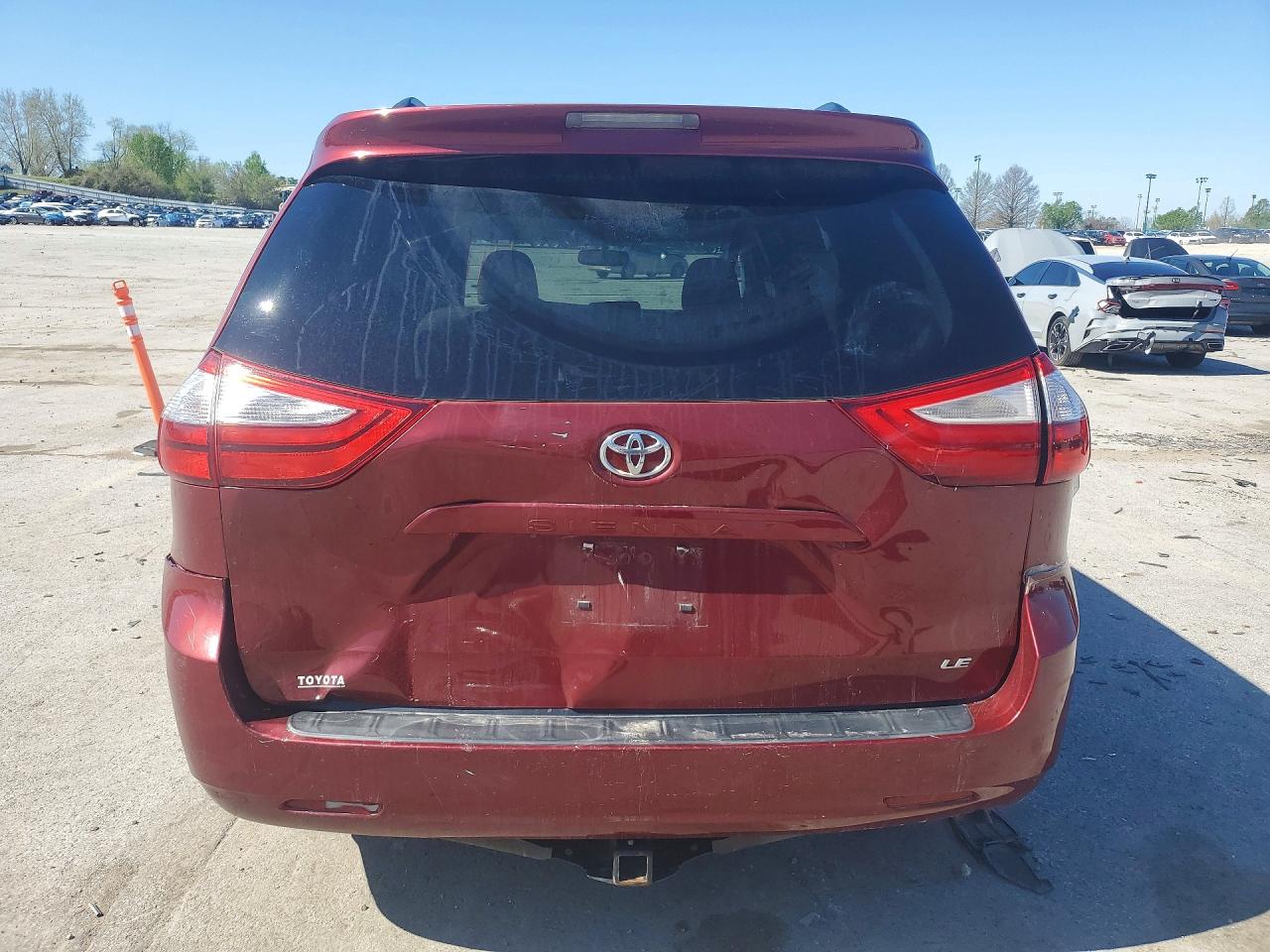 Toyota Sienna Le 8-passenger