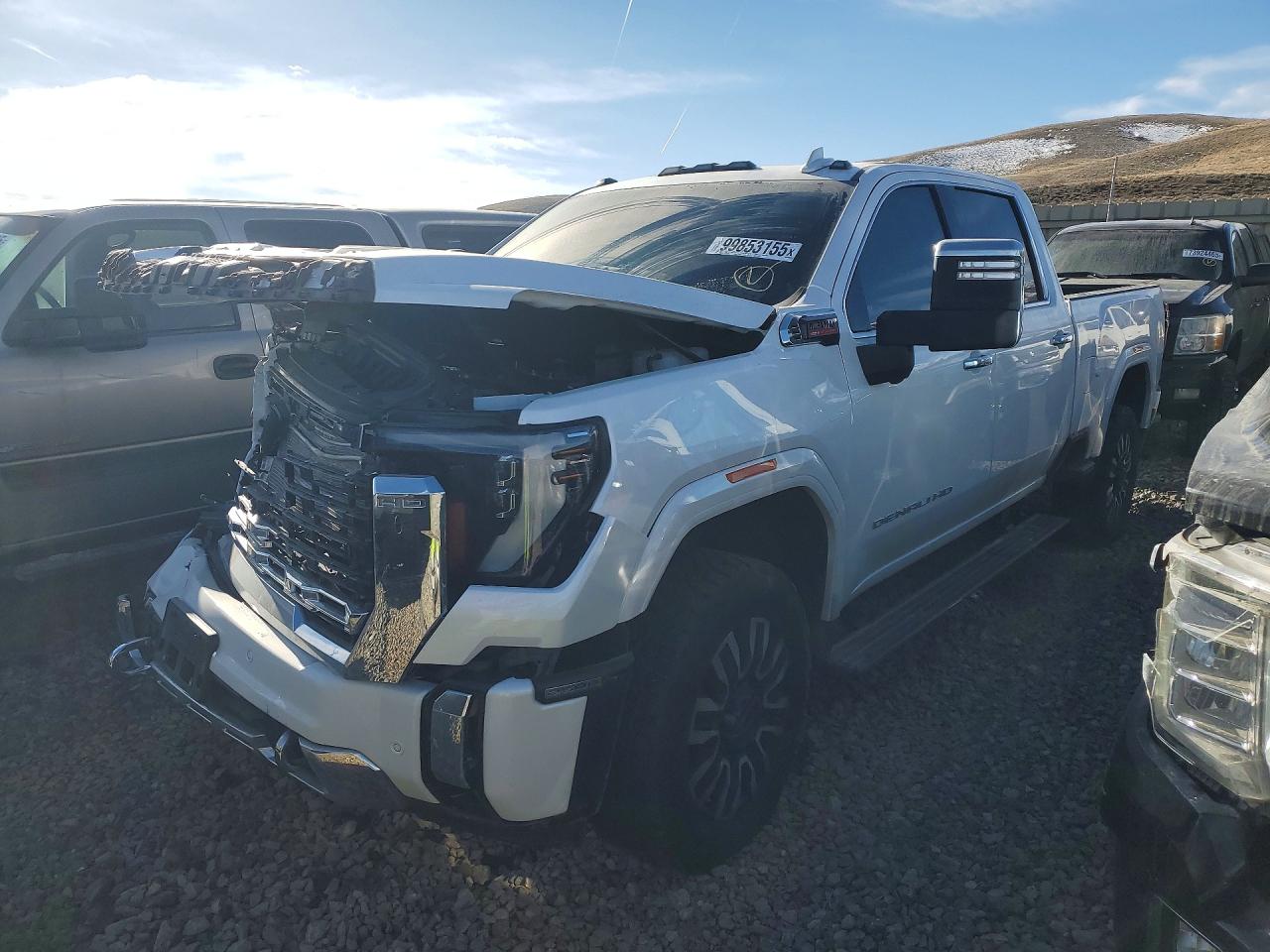 Salvage GMC Sierra Image