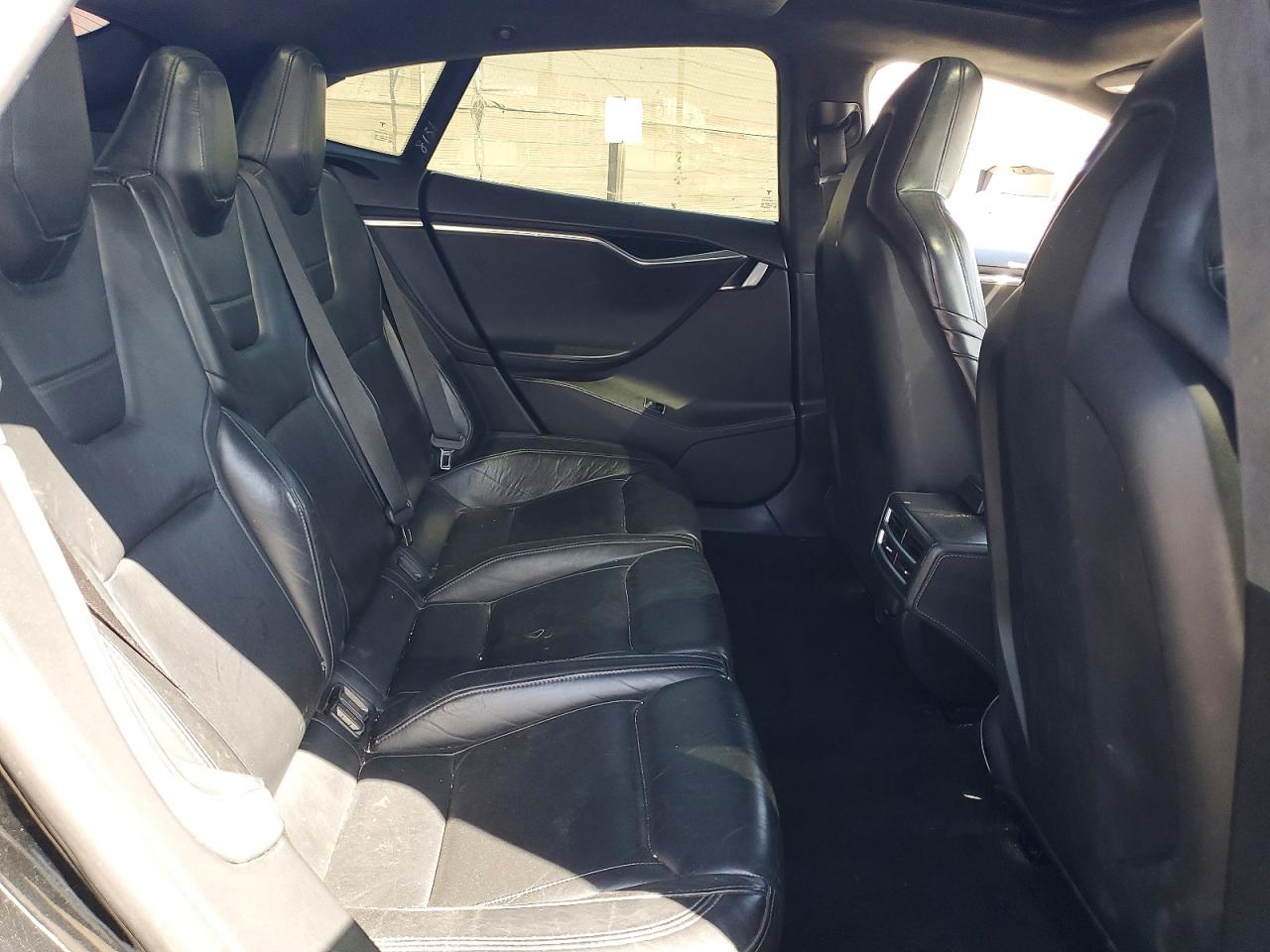 Tesla Model S 85d