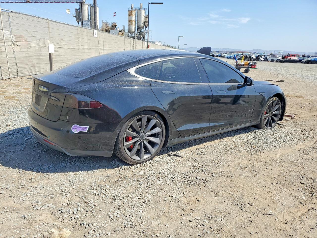 Tesla Model S 85d