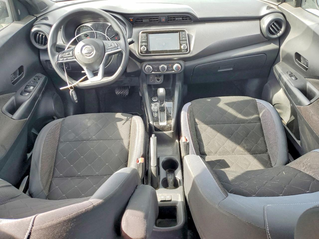 Nissan Kicks S