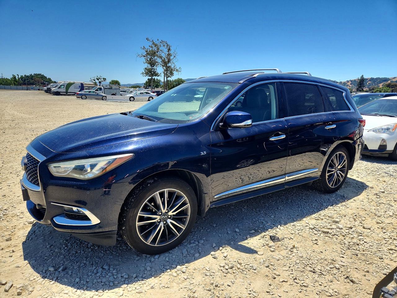 Salvage INFINITI Qx Image