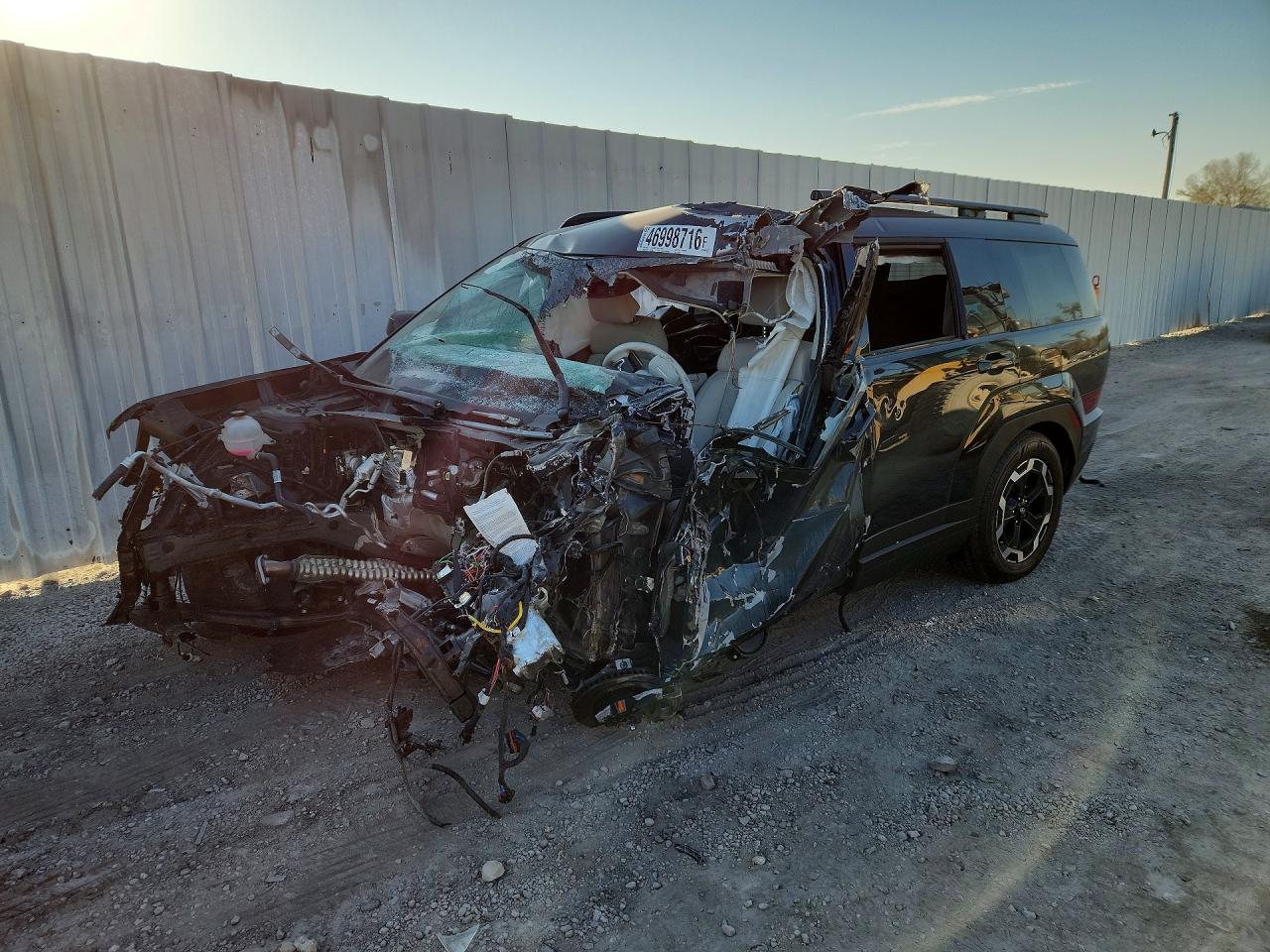 Salvage Hyundai SANTA FE Image