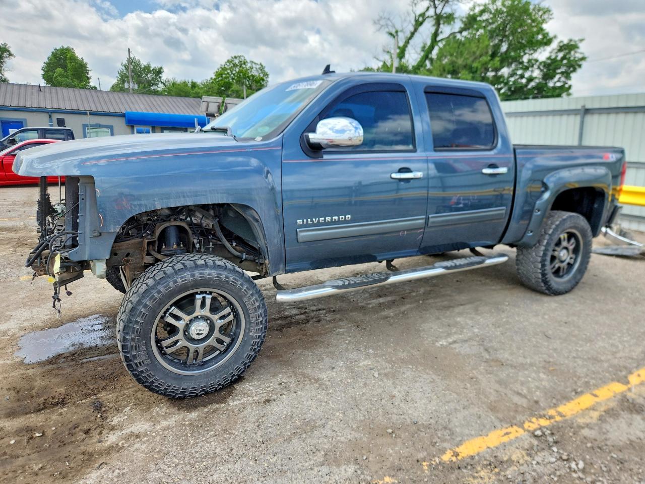 Salvage Chevrolet Silverado Image