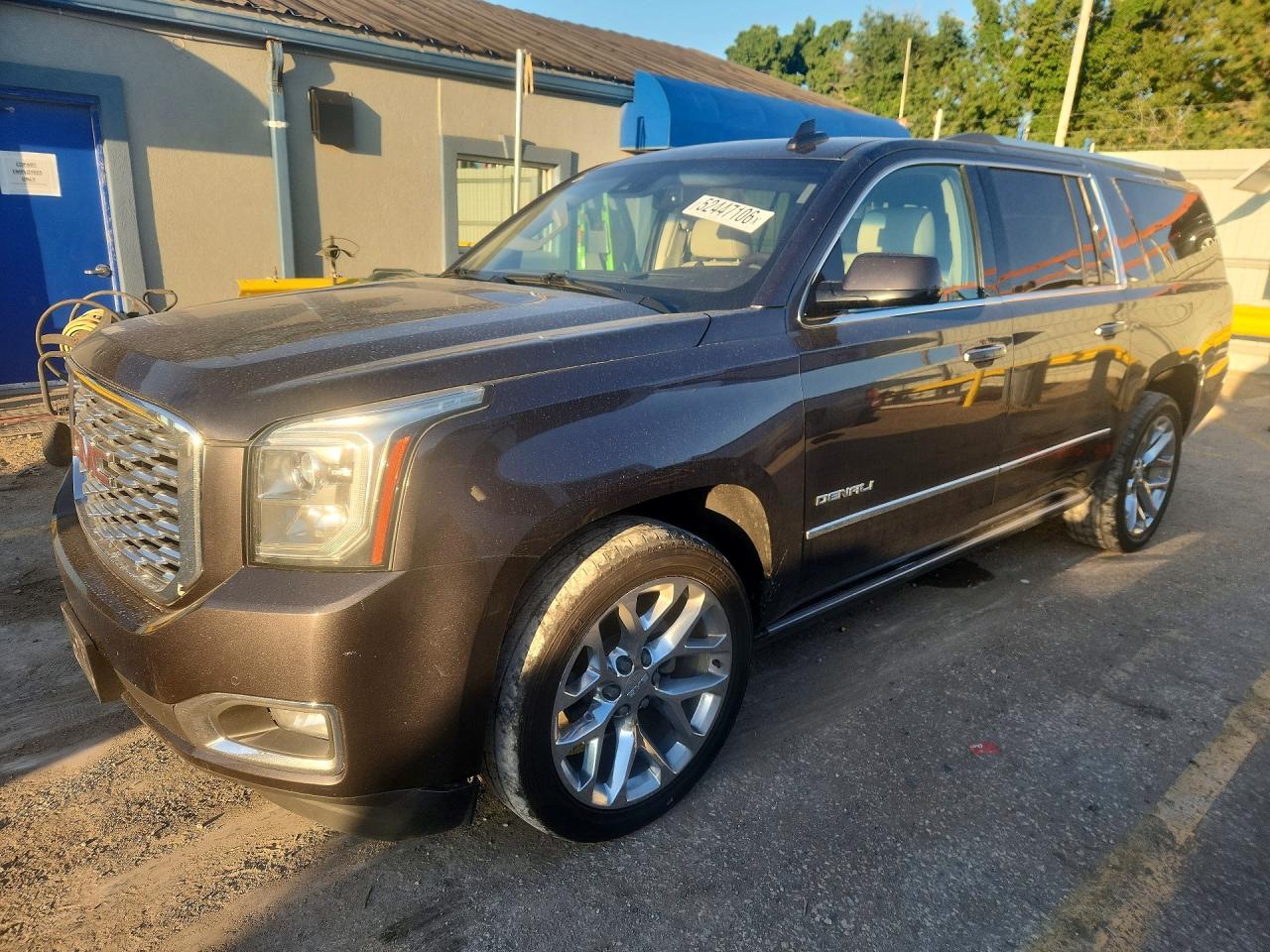 Salvage GMC Yukon Image
