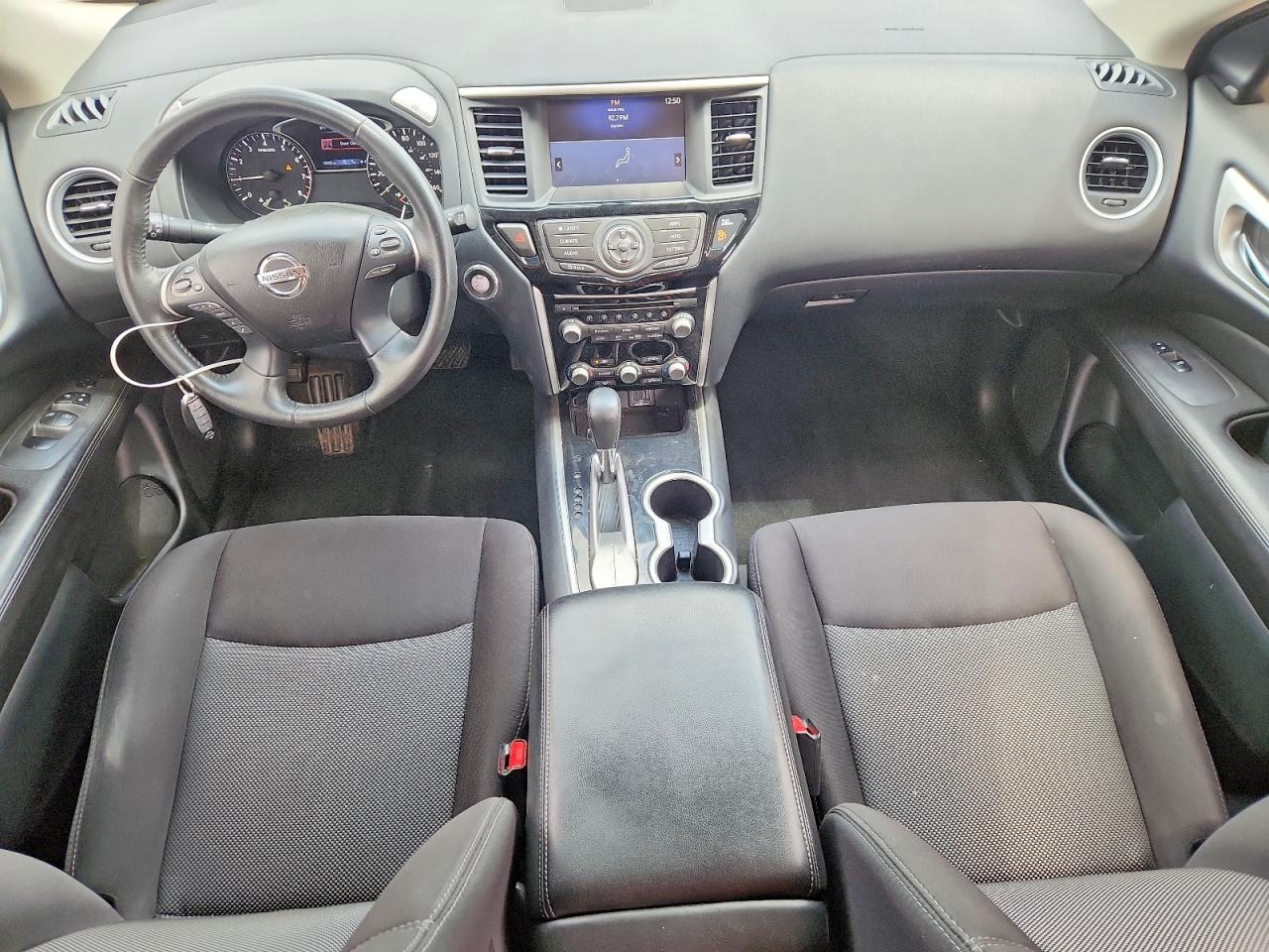 Nissan Pathfinder Sv
