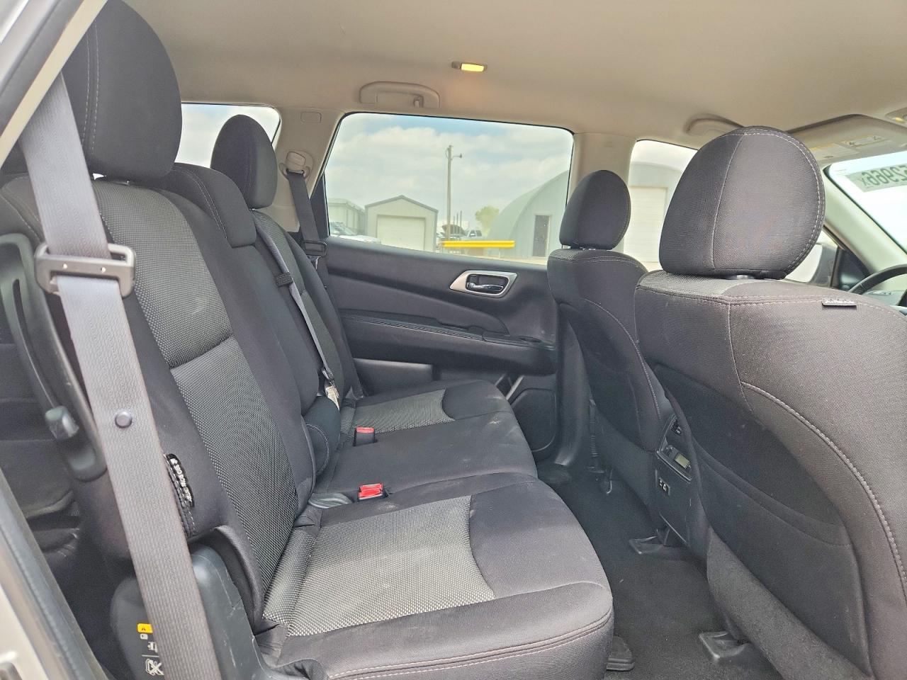Nissan Pathfinder Sv