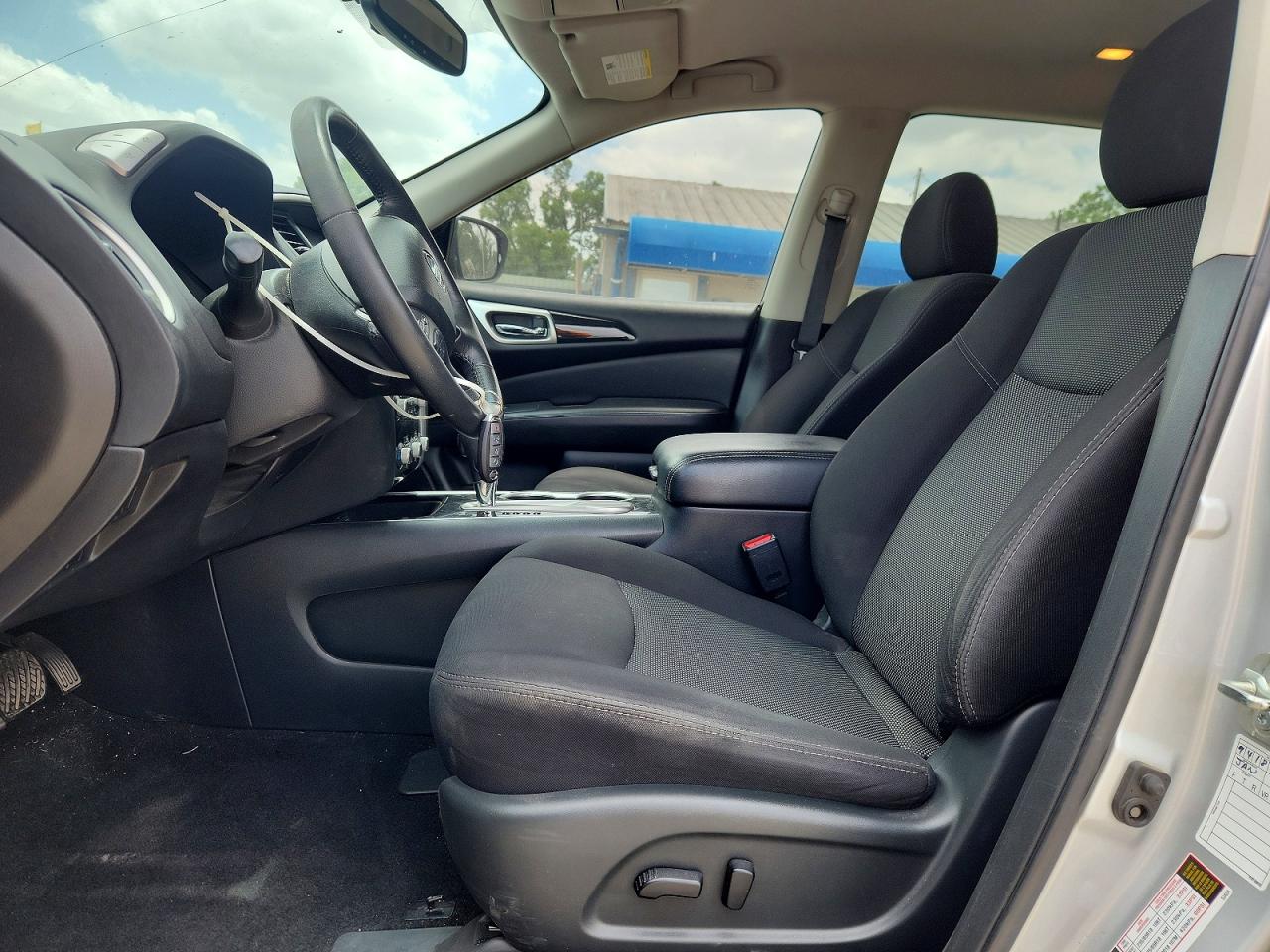 Nissan Pathfinder Sv