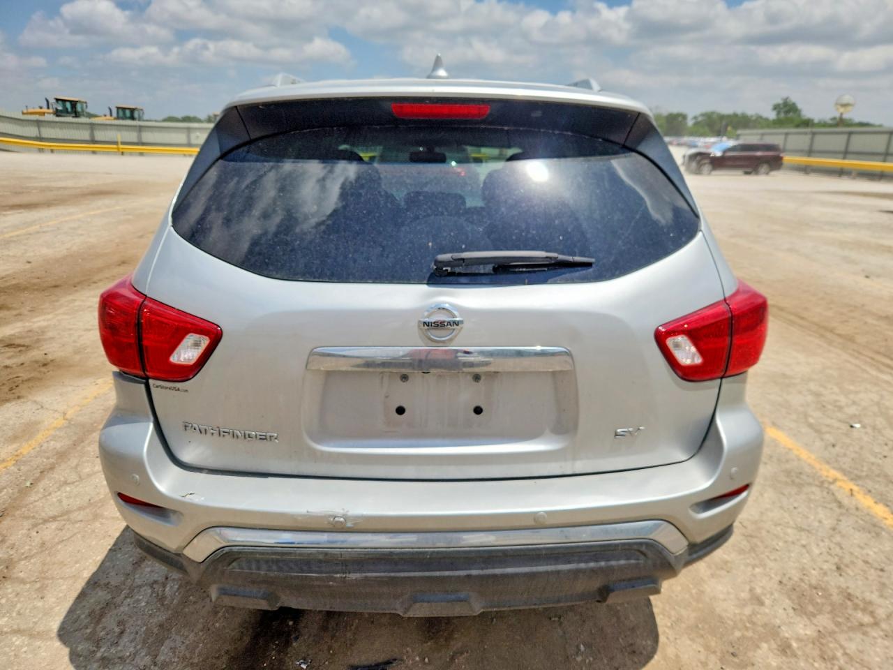 Nissan Pathfinder Sv