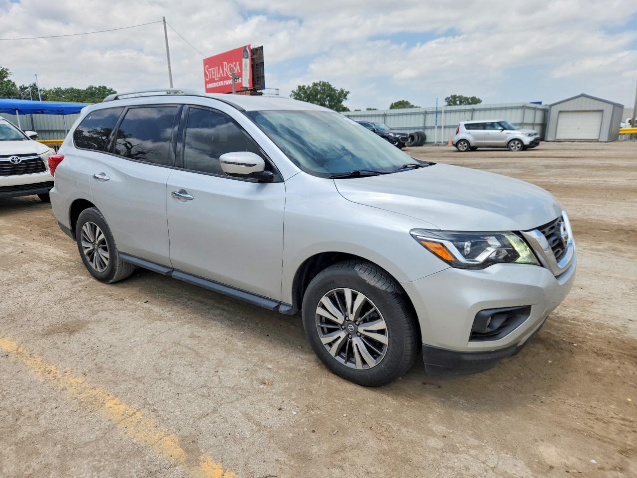 Nissan Pathfinder Sv