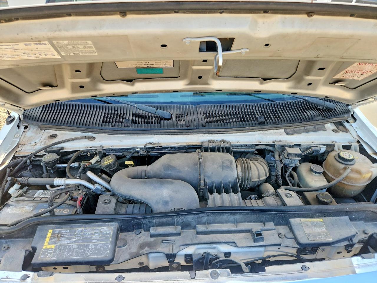 Ford Econoline E450 Super Duty Cutaway Van
