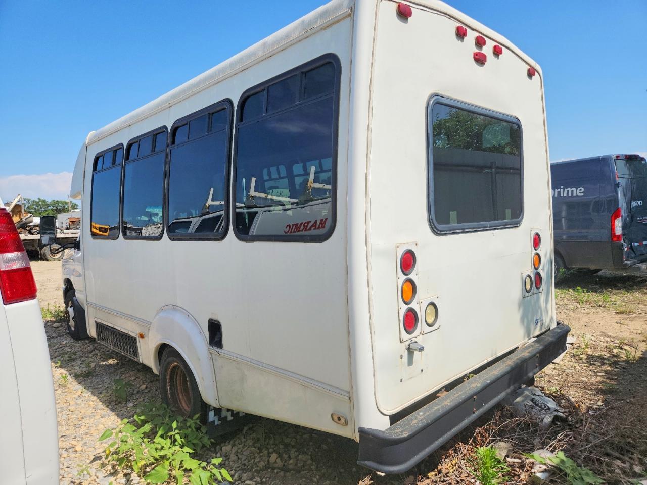 Ford Econoline E450 Super Duty Cutaway Van