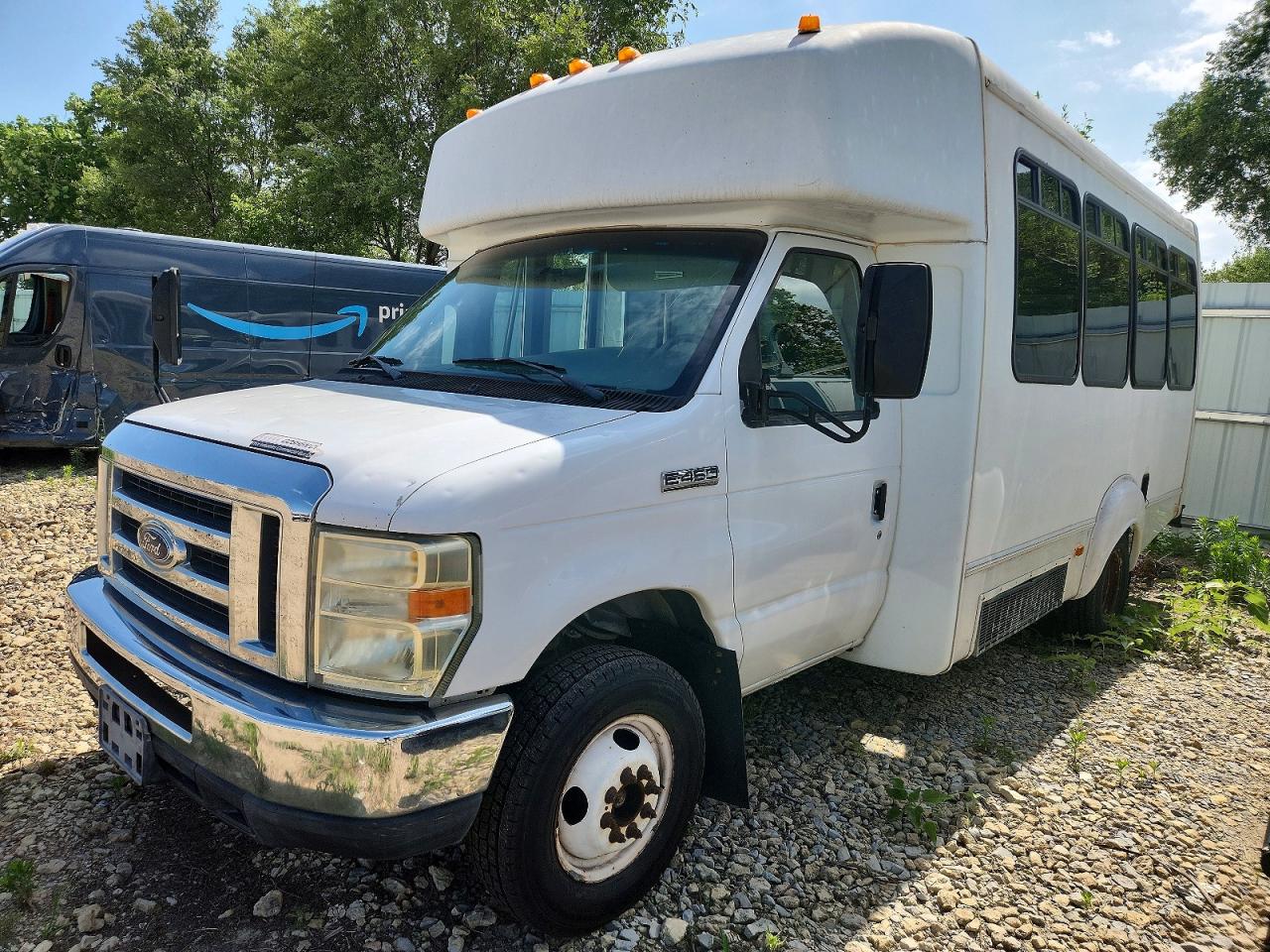 Ford Econoline E450 Super Duty Cutaway Van