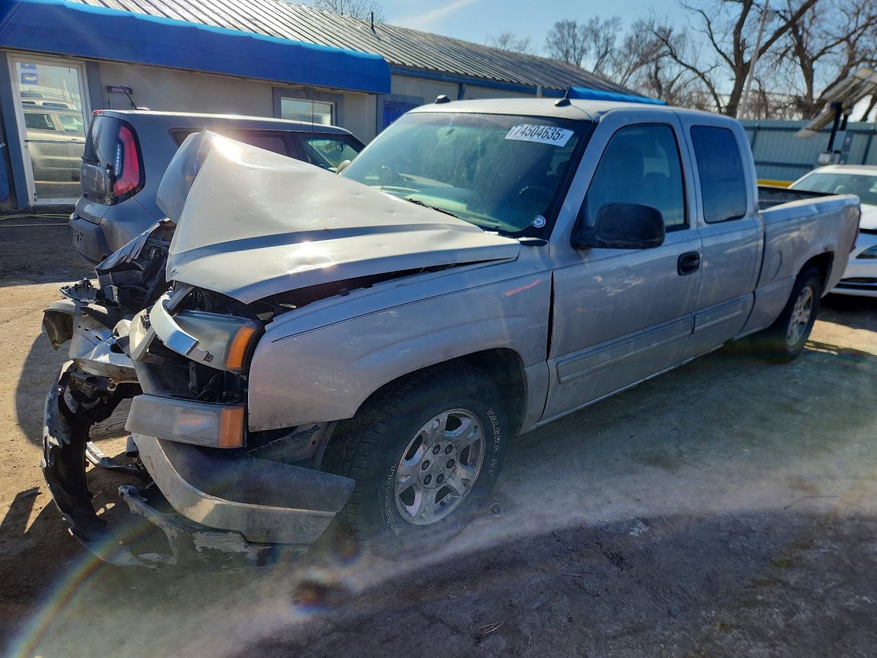 Salvage Chevrolet Silverado Image