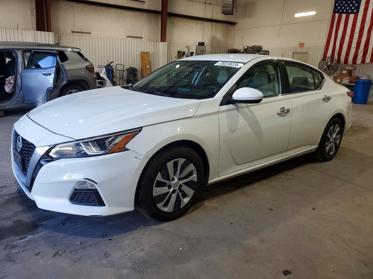 Salvage Nissan Altima Image