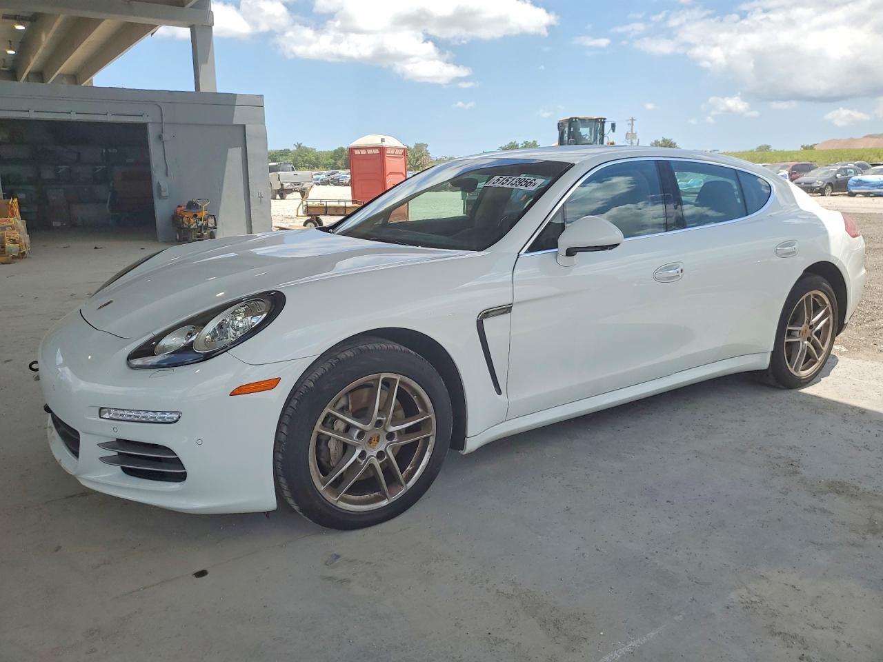 Salvage Porsche Panamera Image